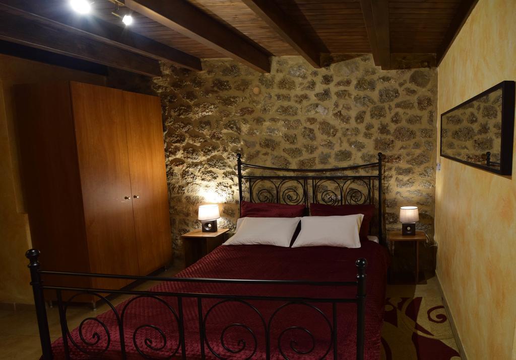 Paliokastro Guesthouse Kato Sinikia Trikalon Rum bild